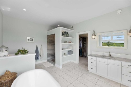 32325 Range Road 24, Rural Mountain View County, AB - Indoor Photo Showing Bathroom