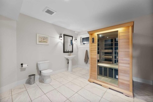 32325 Range Road 24, Rural Mountain View County, AB - Indoor Photo Showing Bathroom