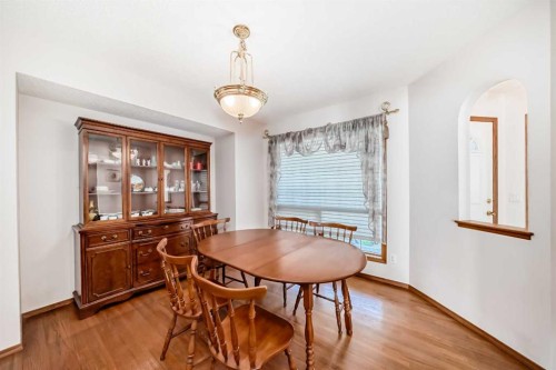 42 Sierra Nevada Green Sw, Calgary, AB - Indoor Photo Showing Dining Room