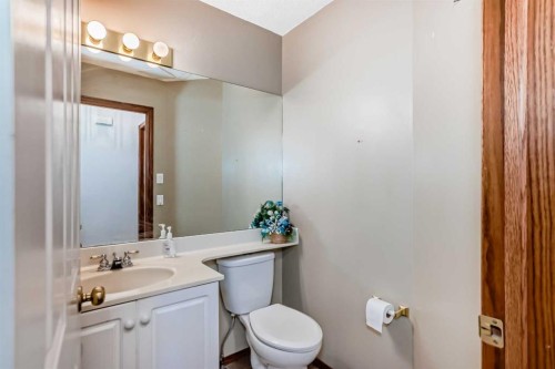 42 Sierra Nevada Green Sw, Calgary, AB - Indoor Photo Showing Bathroom