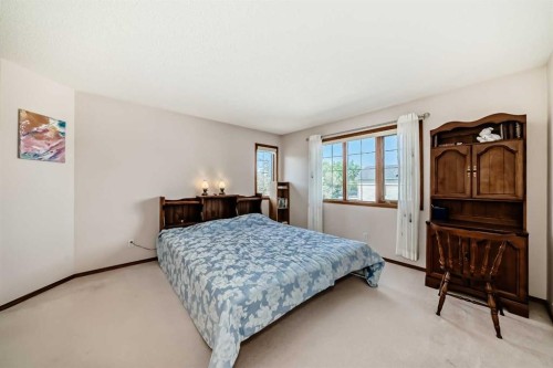 42 Sierra Nevada Green Sw, Calgary, AB - Indoor Photo Showing Bedroom