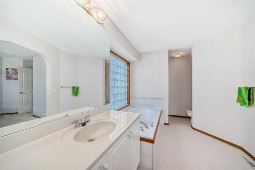 42 Sierra Nevada Green Sw, Calgary, AB - Indoor Photo Showing Bathroom