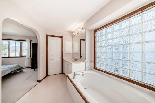 42 Sierra Nevada Green Sw, Calgary, AB - Indoor Photo Showing Bathroom