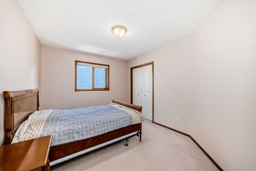 42 Sierra Nevada Green Sw, Calgary, AB - Indoor Photo Showing Bedroom