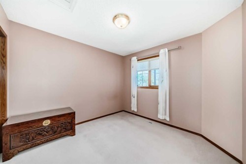42 Sierra Nevada Green Sw, Calgary, AB - Indoor Photo Showing Other Room
