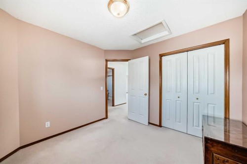 42 Sierra Nevada Green Sw, Calgary, AB - Indoor Photo Showing Other Room
