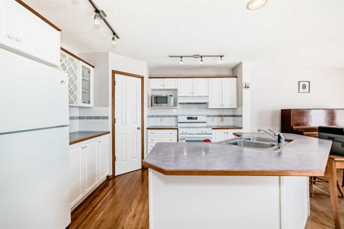 42 Sierra Nevada Green Sw, Calgary, AB - Indoor Photo Showing Kitchen With Double Sink