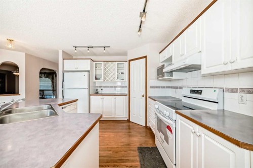 42 Sierra Nevada Green Sw, Calgary, AB - Indoor Photo Showing Kitchen With Double Sink