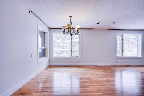 264201 Range Road 12 Sw, Airdrie, AB - Indoor Photo Showing Other Room