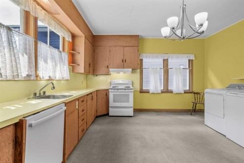 404 Otter Street, Banff, AB - Indoor Photo Showing Other Room