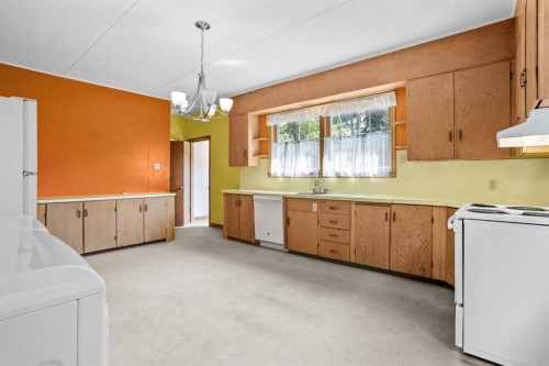 404 Otter Street, Banff, AB - Indoor