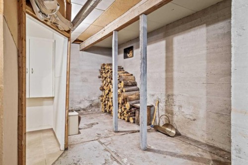 404 Otter Street, Banff, AB - Indoor Photo Showing Other Room