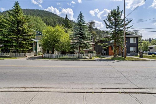 404 Otter Street, Banff, AB - Outdoor
