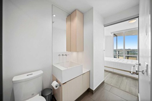 2006-615 6 Avenue Se, Calgary, AB - Indoor Photo Showing Bathroom