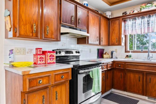 44 Taraglen Place Ne, Calgary, AB - Indoor Photo Showing Kitchen