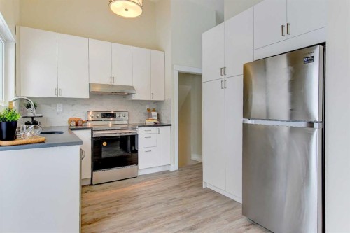 272 Acadia Drive Se, Calgary, AB - Indoor Photo Showing Kitchen