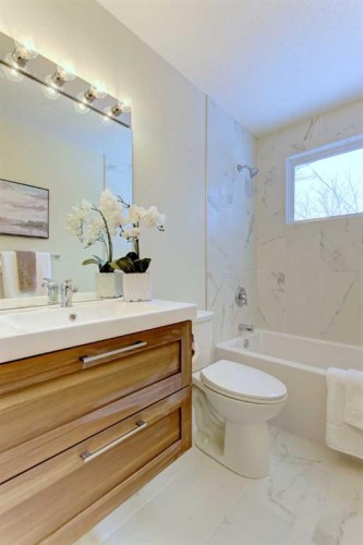 272 Acadia Drive Se, Calgary, AB - Indoor Photo Showing Bathroom