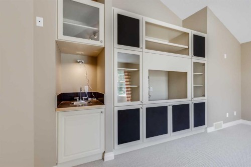 86 Springborough Green Sw, Calgary, AB - Indoor Photo Showing Other Room