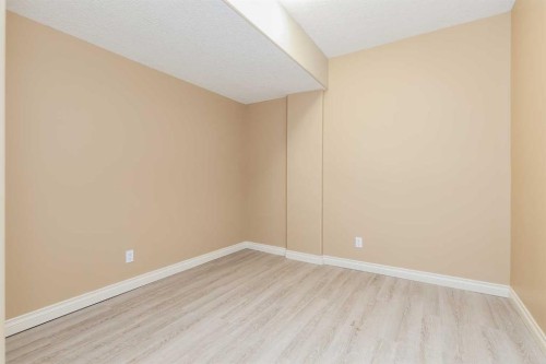 86 Springborough Green Sw, Calgary, AB - Indoor Photo Showing Other Room
