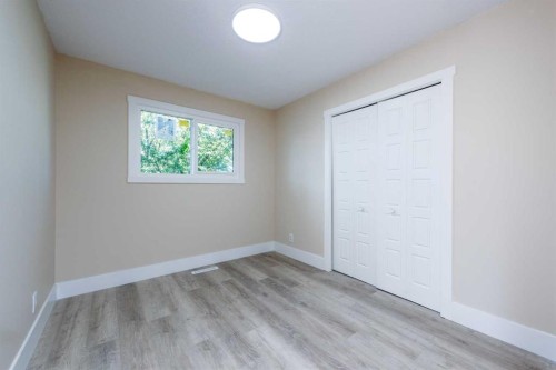 5407 14 Avenue Se, Calgary, AB - Indoor Photo Showing Other Room