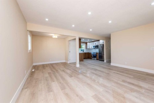 5407 14 Avenue Se, Calgary, AB - Indoor Photo Showing Other Room