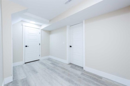 5407 14 Avenue Se, Calgary, AB - Indoor Photo Showing Other Room