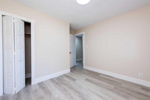 5407 14 Avenue Se, Calgary, AB - Indoor Photo Showing Other Room