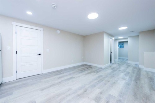 5407 14 Avenue Se, Calgary, AB - Indoor Photo Showing Other Room
