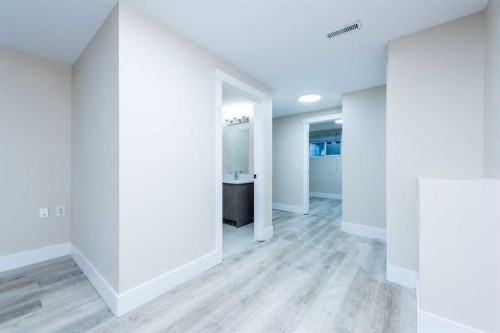 5407 14 Avenue Se, Calgary, AB - Indoor Photo Showing Other Room