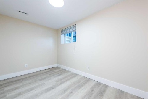 5407 14 Avenue Se, Calgary, AB - Indoor Photo Showing Other Room
