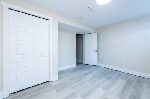5407 14 Avenue Se, Calgary, AB - Indoor Photo Showing Other Room