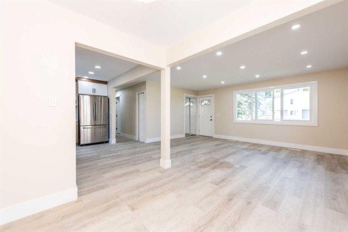 5407 14 Avenue Se, Calgary, AB - Indoor Photo Showing Other Room