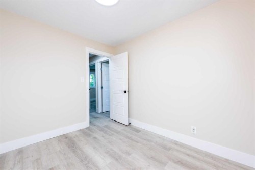 5407 14 Avenue Se, Calgary, AB - Indoor Photo Showing Other Room