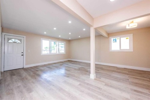 5407 14 Avenue Se, Calgary, AB - Indoor Photo Showing Other Room