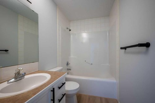 269 Strathford Crescent, Strathmore, AB - Indoor Photo Showing Bathroom