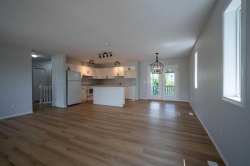269 Strathford Crescent, Strathmore, AB - Indoor Photo Showing Kitchen