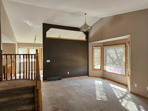 302 Meadowbrook Bay Se, Airdrie, AB - Indoor Photo Showing Other Room