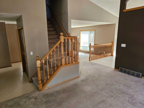 302 Meadowbrook Bay Se, Airdrie, AB - Indoor Photo Showing Other Room