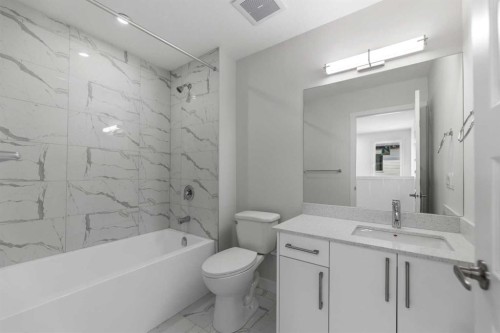 601-90 Corner Meadows Manor Ne, Calgary, AB - Indoor Photo Showing Bathroom