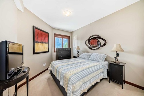 311-1002 8 Avenue, Canmore, AB - Indoor Photo Showing Bedroom