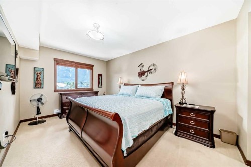 311-1002 8 Avenue, Canmore, AB - Indoor Photo Showing Bedroom