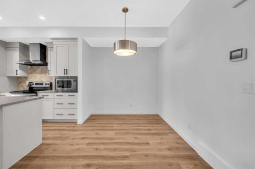 32 Rowmont Common Nw, Calgary, AB - Indoor Photo Showing Kitchen