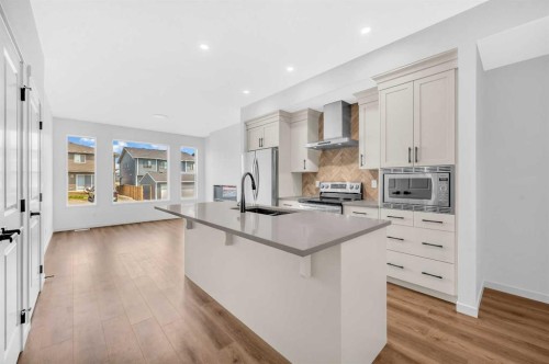 32 Rowmont Common Nw, Calgary, AB - Indoor Photo Showing Kitchen With Upgraded Kitchen