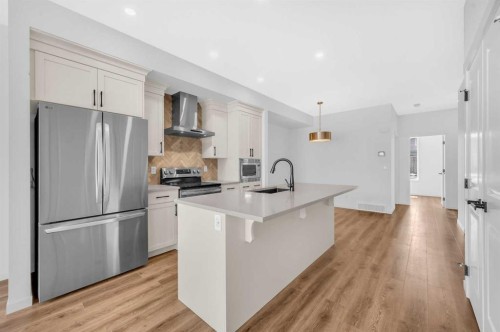 32 Rowmont Common Nw, Calgary, AB - Indoor Photo Showing Kitchen With Stainless Steel Kitchen With Upgraded Kitchen