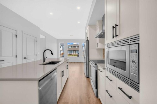 32 Rowmont Common Nw, Calgary, AB - Indoor Photo Showing Kitchen With Upgraded Kitchen