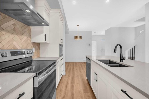32 Rowmont Common Nw, Calgary, AB - Indoor Photo Showing Kitchen With Double Sink With Upgraded Kitchen