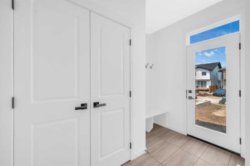 32 Rowmont Common Nw, Calgary, AB - Indoor Photo Showing Other Room