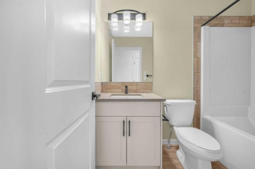 32 Rowmont Common Nw, Calgary, AB - Indoor Photo Showing Bathroom