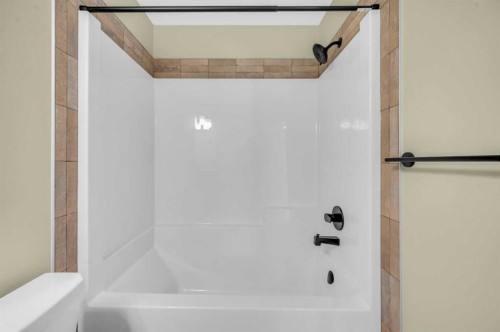 32 Rowmont Common Nw, Calgary, AB - Indoor Photo Showing Bathroom
