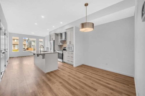 32 Rowmont Common Nw, Calgary, AB - Indoor Photo Showing Kitchen